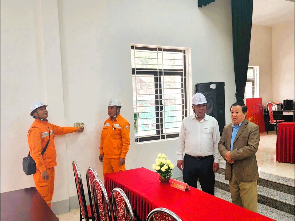 Công ty Điện lực Sơn La sẵn sàng đảm bảo cấp điện cho ngày hội toàn dân
